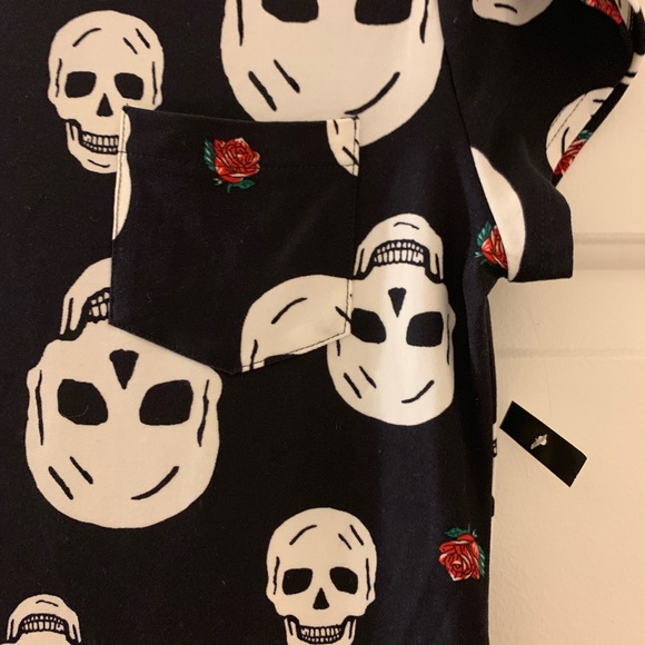 ✨Reduced FOUR sold ONE left! Soft, silky, skull t-shirt w/ a sweet pocket 1 Left - Picture 2 of 4